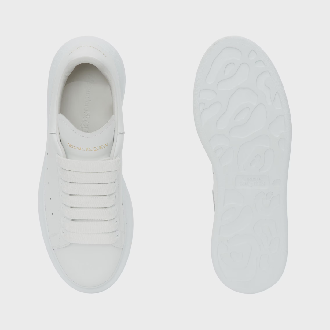 OVERSIZED WHITE woman