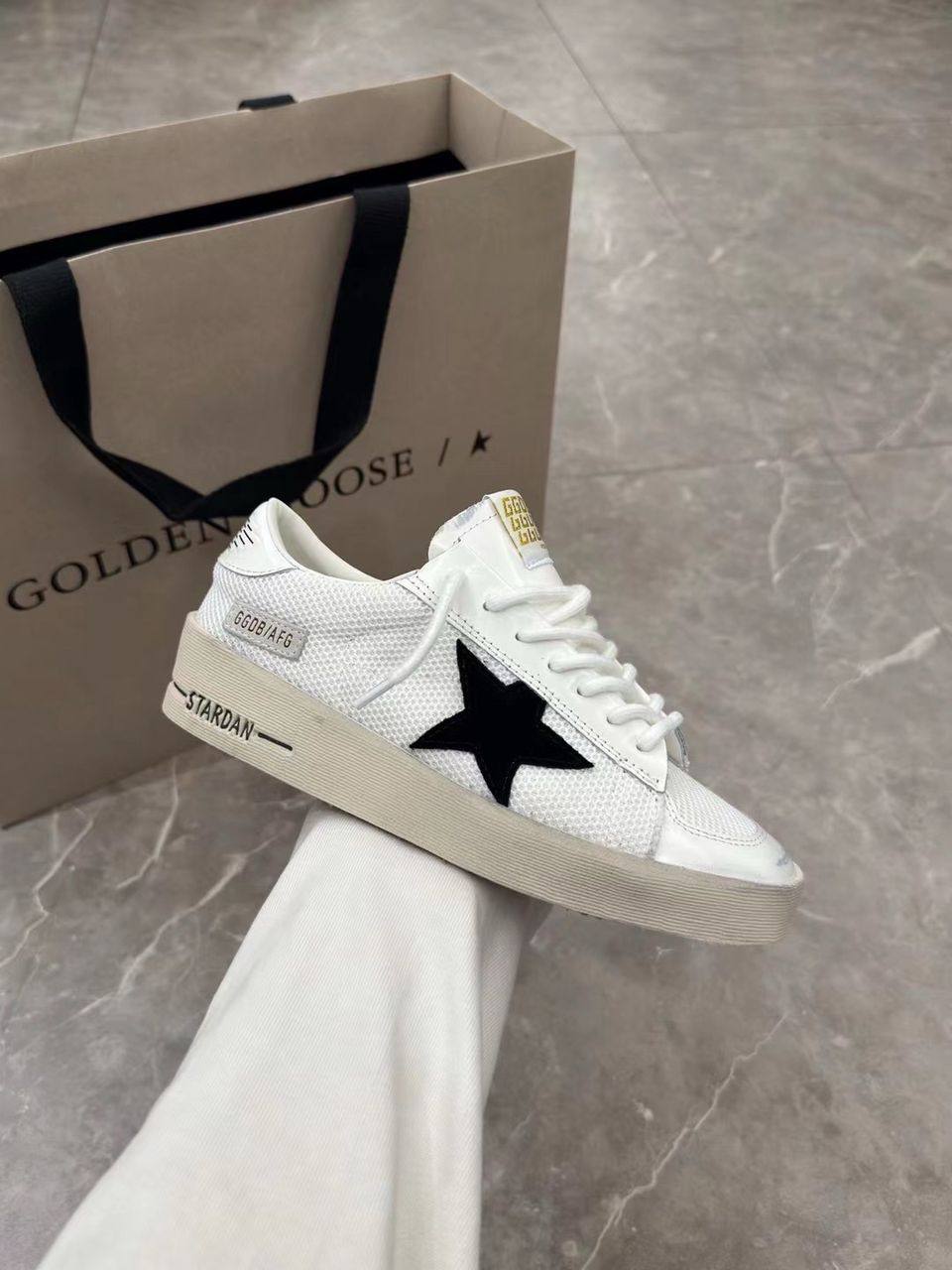 Ball Star in white with texture