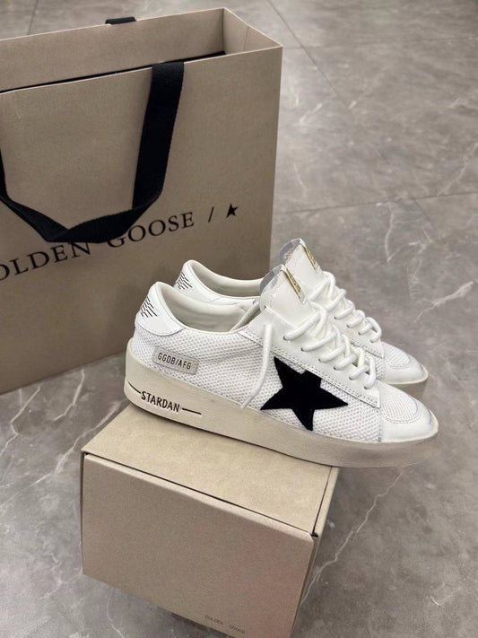 Ball Star in white with texture